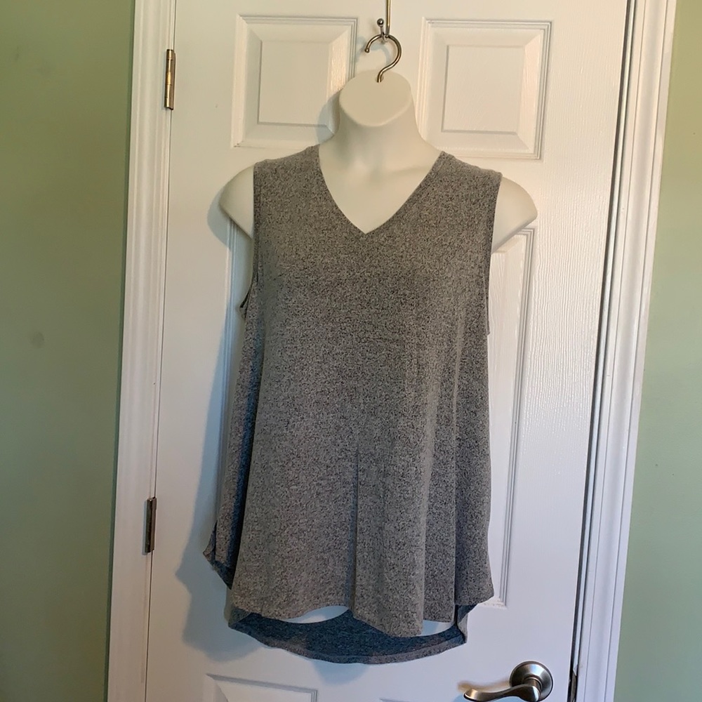 💕Super Soft Like New V-Neck Swing Tank